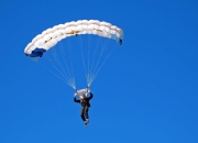 熊猫体育互动-塞恩斯状态火热导演逆转，阿斯顿马丁绝境翻盘威廉姆斯