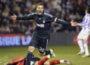 熊猫体育中国App-锁死与重生，哈利伯顿的防守艺术与深圳队的生死战启示